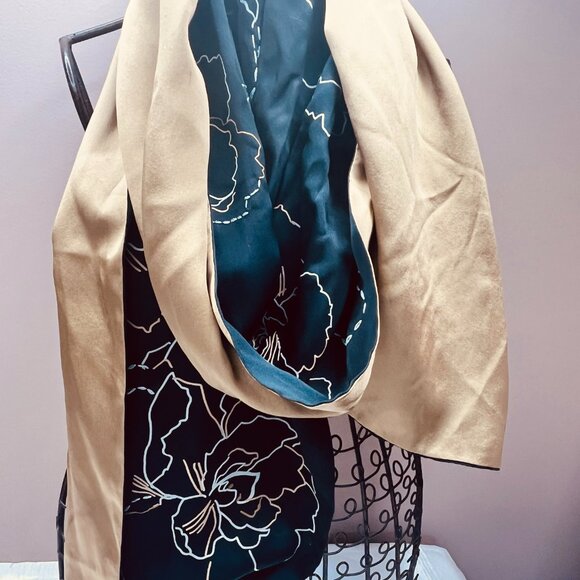 Elegant Vintage Black & Gold Silk Scarf – Adrienne Vittadini - Picture 7 of 14